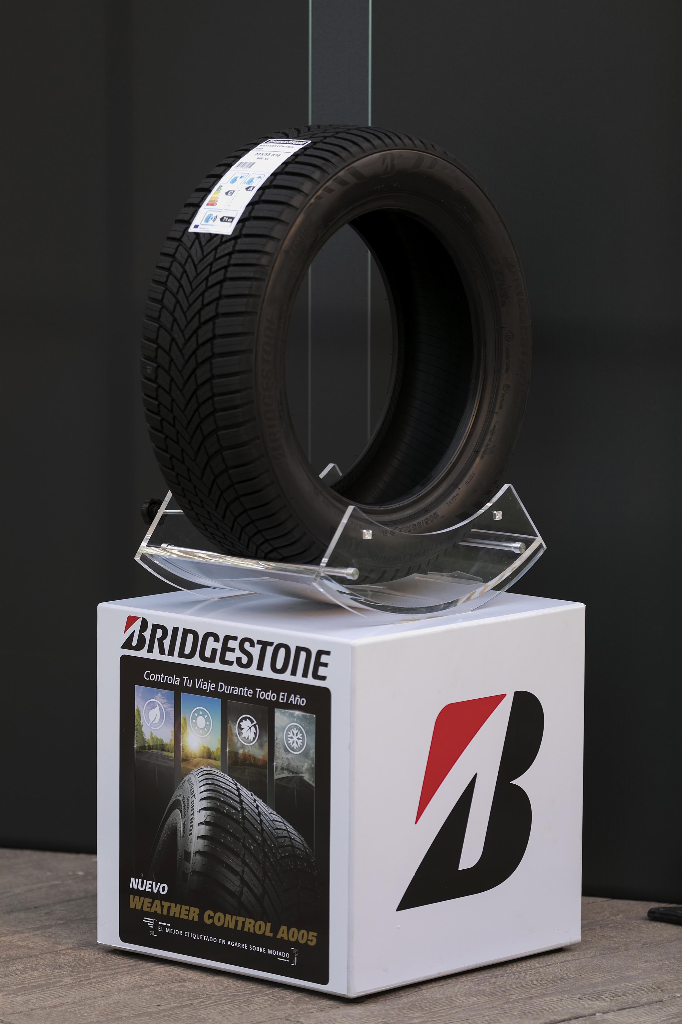Bridgestone crea el Weather Control A005 un neumático de 4 estaciones