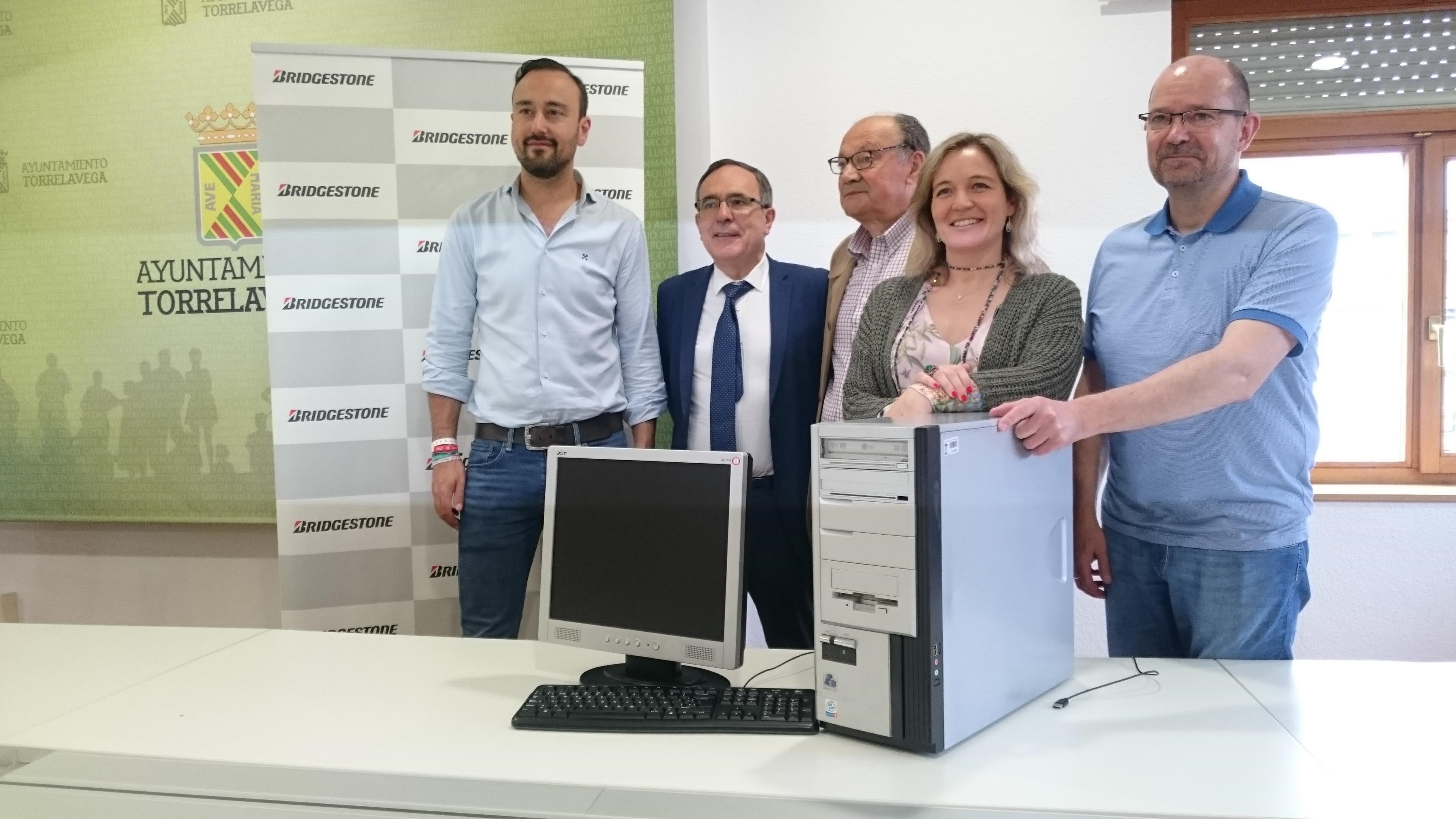 Bridgestone dona equipos informáticos a proyectos sociales de Torrelavega