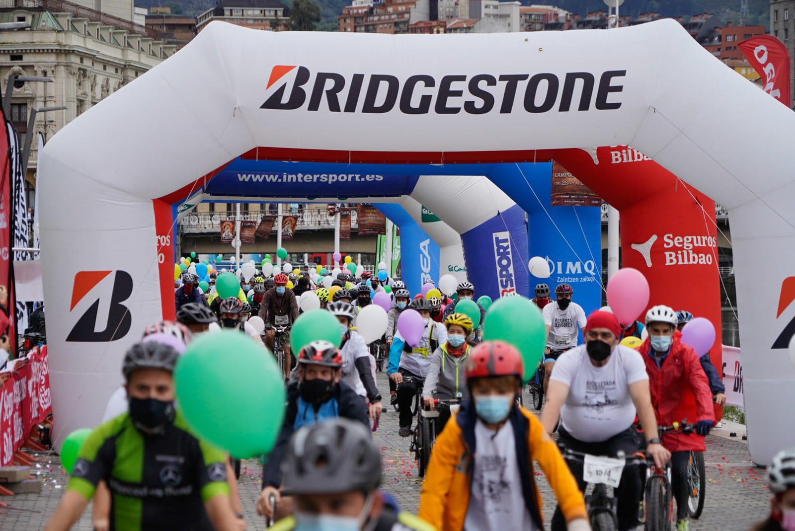 La Bicicletada de Bilbao se celebró con éxito a pesar de la climatología
