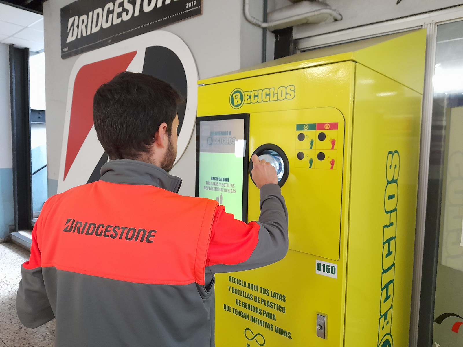 Burgos se suma a RECICLOS con la instalación de una máquina que recompensa por reciclar