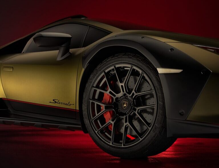 Lamborghini nos elige como proveedor para su nuevo superdeportivo todoterreno